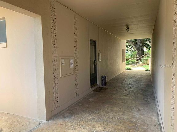 2nd image of 700 Melrose Ave APT L1