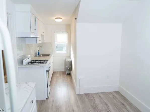 518 Monroe St Floor 3, Orange, NJ 07050