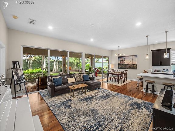4th image of 2239 SW Mayflower Dr