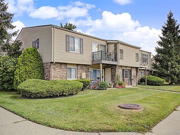 3rd image of 38220 Fairway Ct