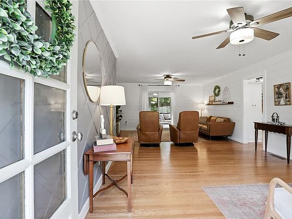 5th image of 615 Laura Dr