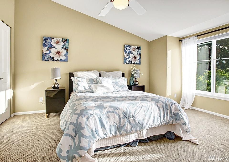 Vaulted ceilings & generous closet space