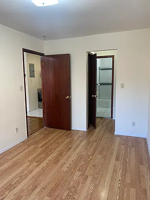 Rented by 18 REALTY | media 22