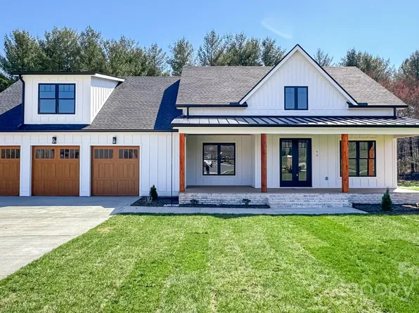 43 Lucy Ln, Mills River, NC 28759