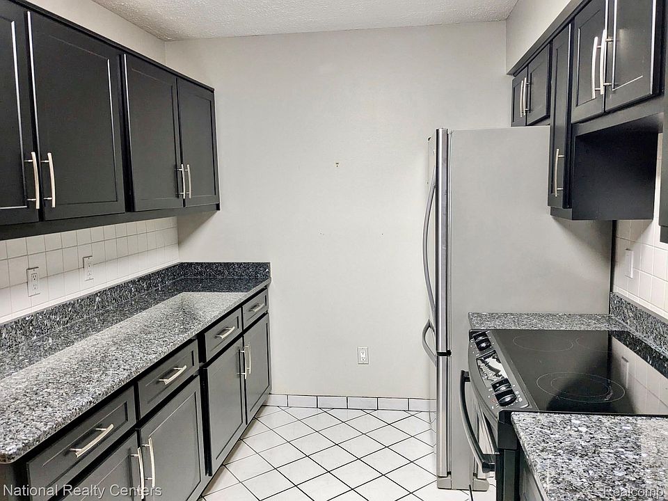 190 Woodstone Rd, photo 8