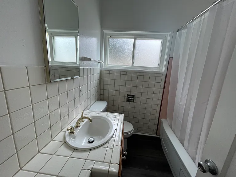 2640 Illinois St — Photo 27