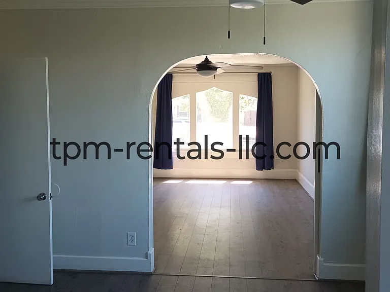 469 N 3rd Ave #C — Photo 10