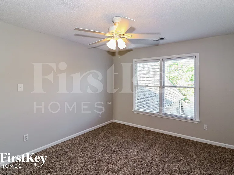 1323 Crossmont Cv — Photo 11