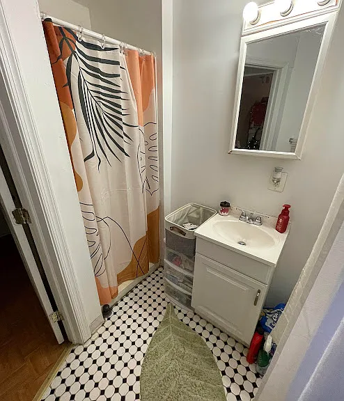 1861 Apt 2 - Bathroom