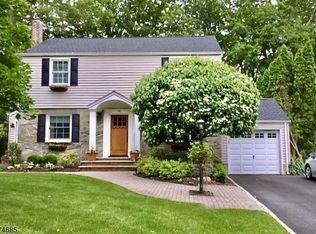 30 Wellington Rd, Livingston, NJ 07039