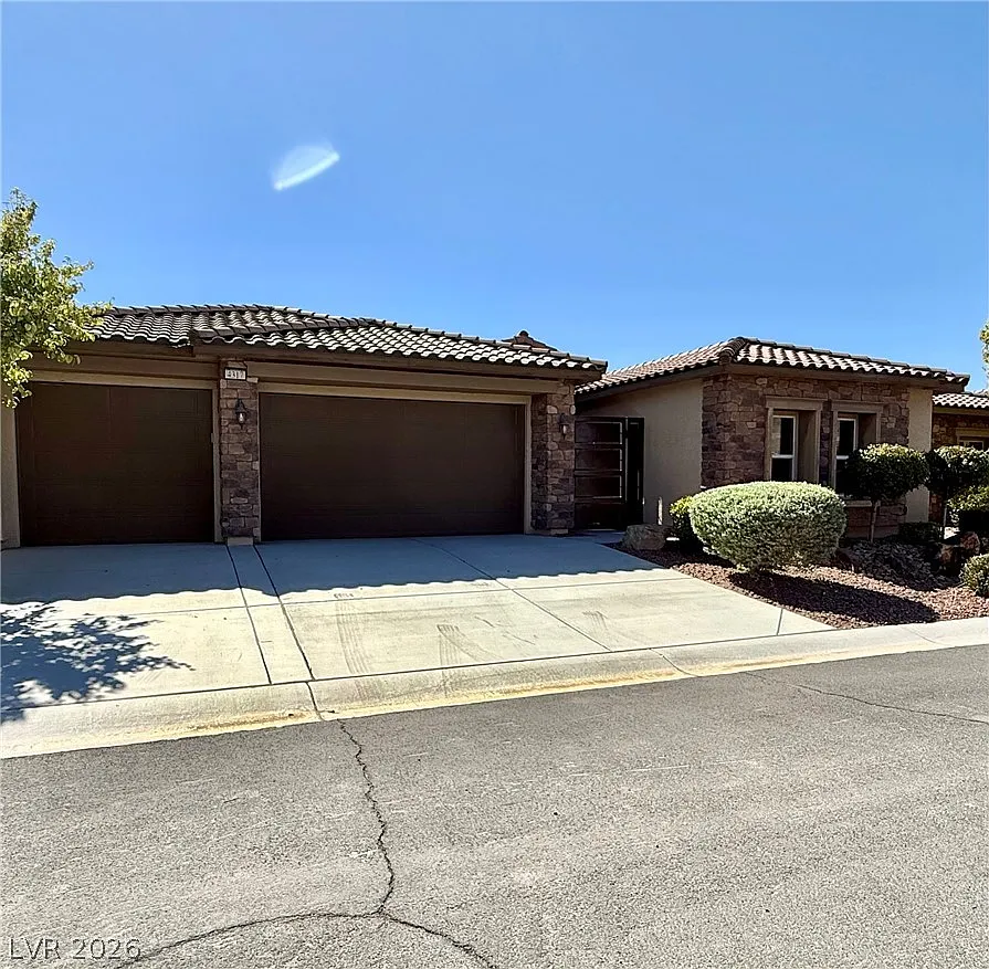 3 bed, 2.0 bath, 2083 sqft, $2,000 — Photo 2