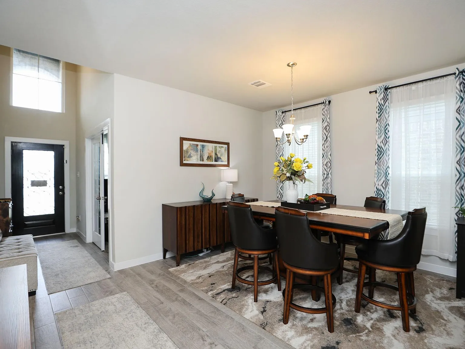 4 bed, 2.5 bath, 3025 sqft, $3,300 — Photo 4