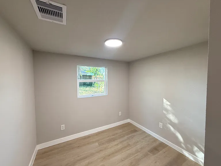 2209 Gano St #3 — Photo 7