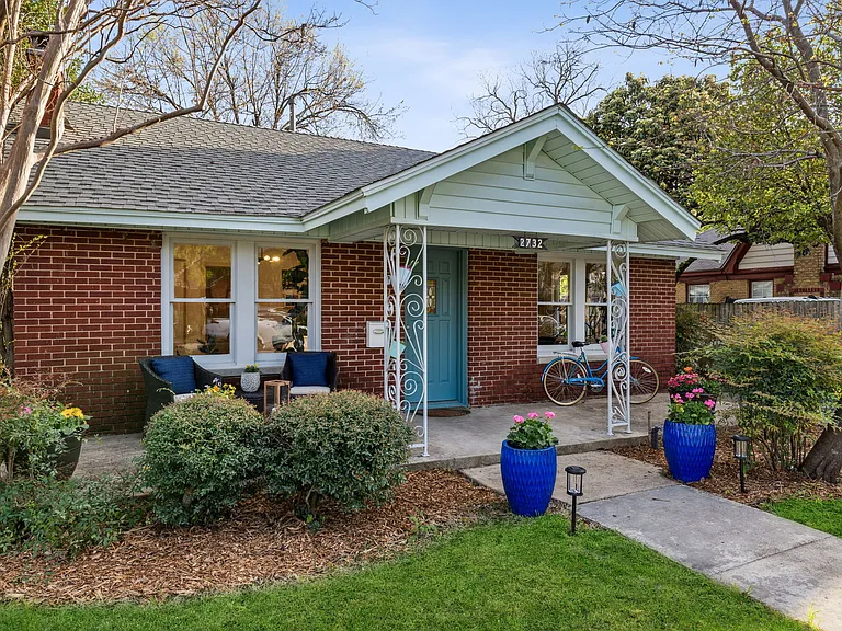 2732 Catherine St — Photo 31