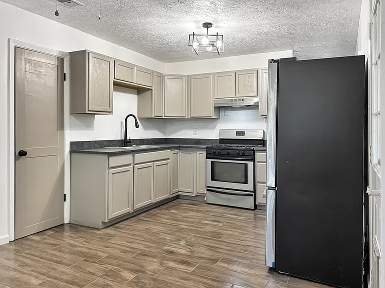 502 Hickory St — Photo 12