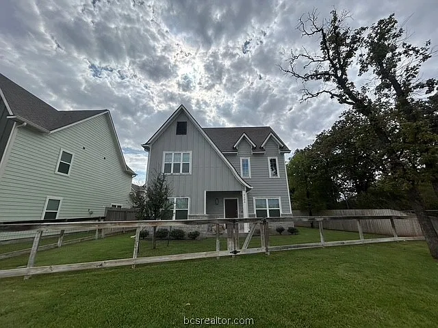 3104 Green St