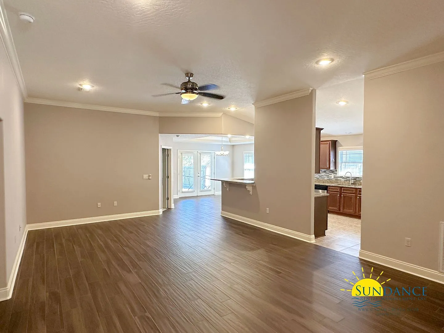 Stunning 3 Bedroom Home in Navarre with Large Backyard! — Photo 2