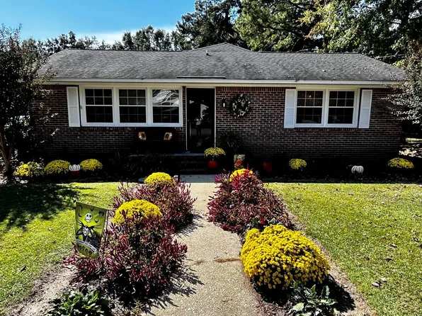 525 Law St, Bishopville, SC 29010