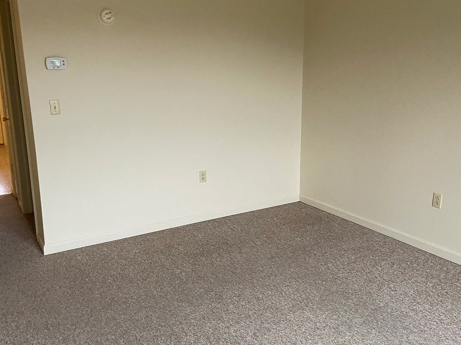 3 bed, 1.5 bath, 1188 sqft, $980 — Photo 2