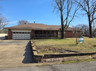100 Crest Dr, Poteau, OK 74953