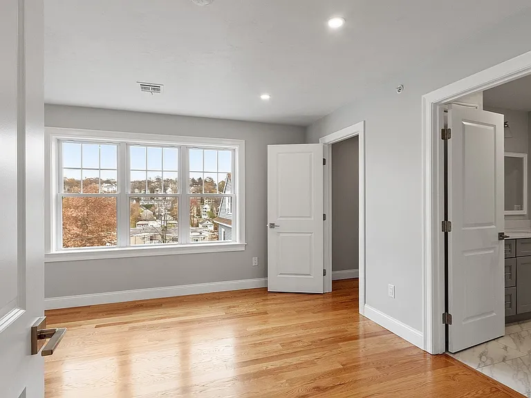 10 Windsor St #1 — Photo 19