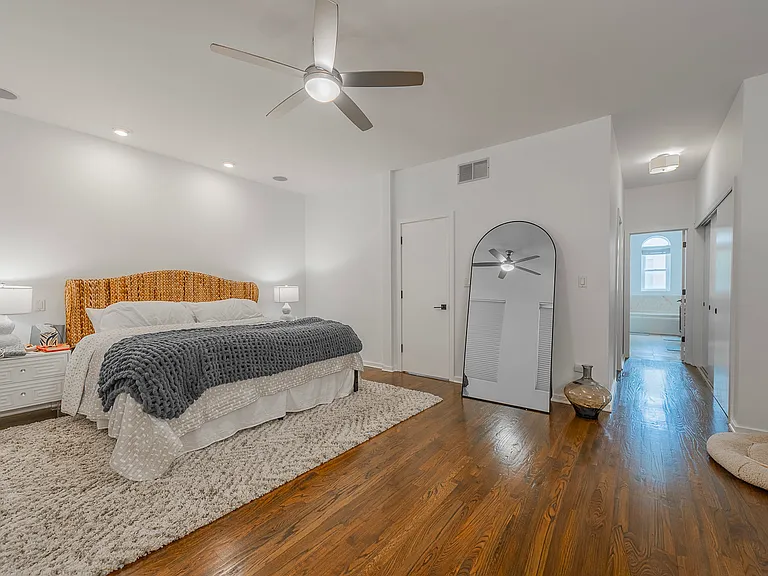 419 W Grand Ave #G — Photo 8