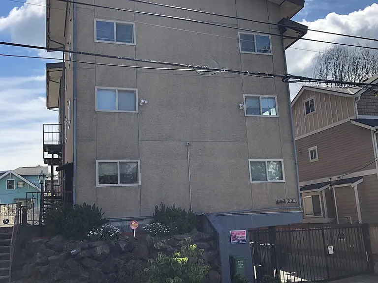 4222 Apts — Photo 1