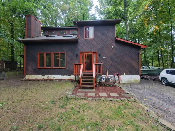 110 Hyland Dr, East Stroudsburg, PA 18301