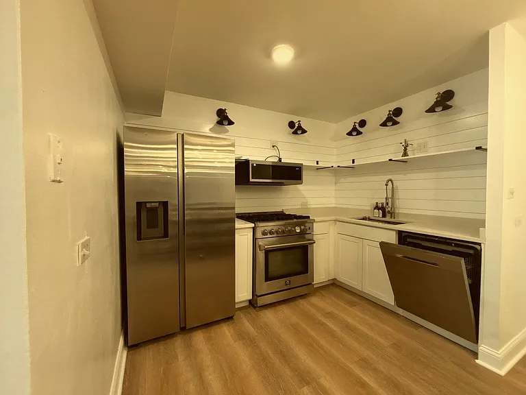 230 E Ontario St #1306 — Photo 21
