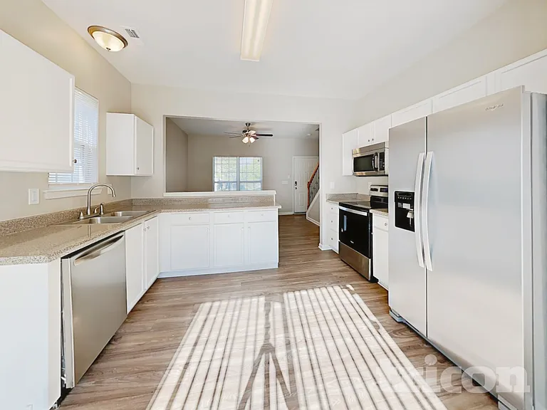 1211 Joannas Ct — Photo 4