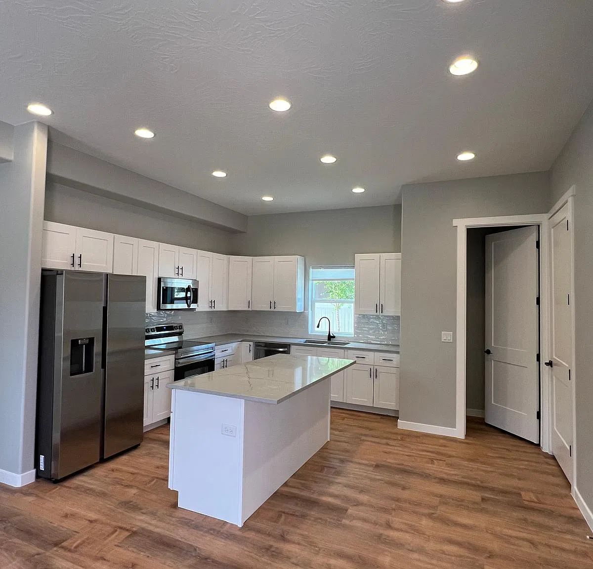 53 W 100 N — Photo 2