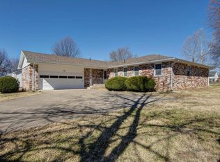 549 E Cherry St, Mount Vernon, MO 65712