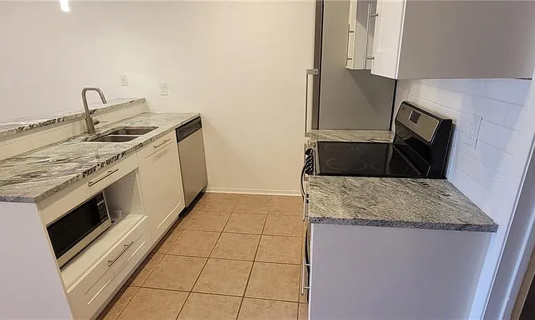 3012 Whisper Oaks Ln #H — Photo 8