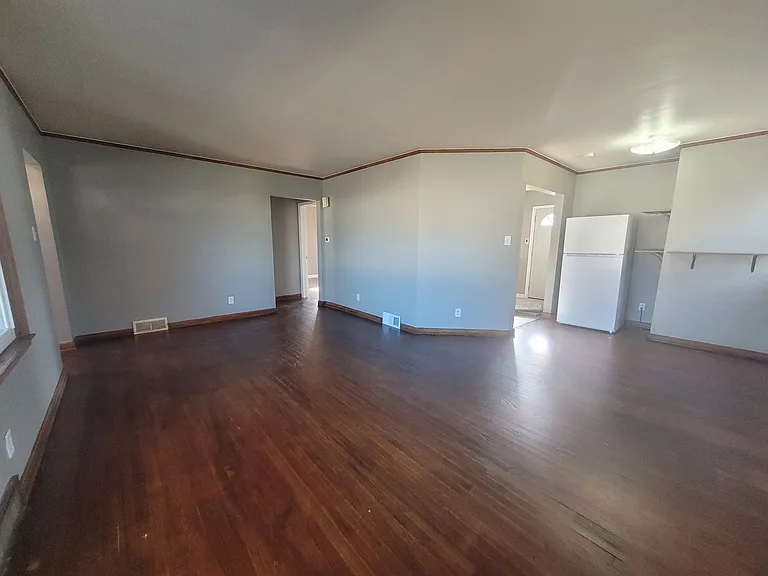2405 Maple St — Photo 2