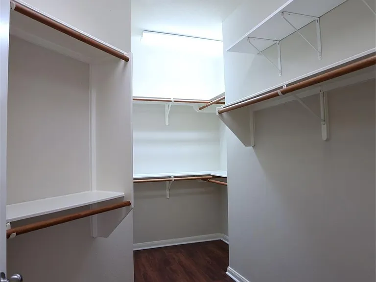 3327 Summerwood Ln — Photo 18