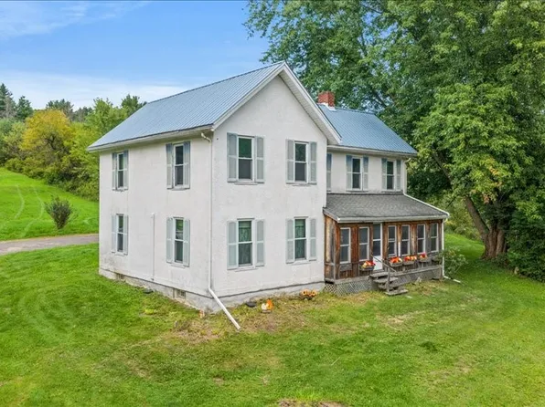 1414 Day Hollow Rd, Endicott, NY 13760