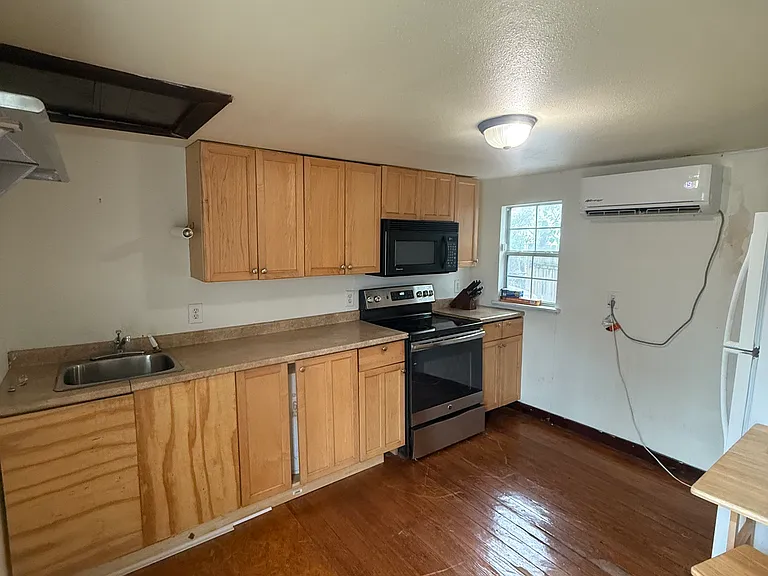 2111 E 16th St #1 — Photo 8