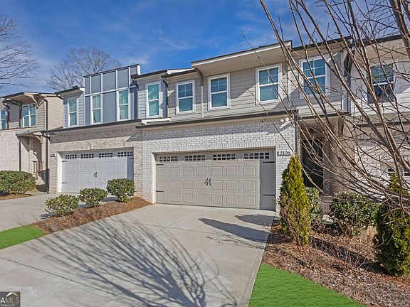 3rd image of 2106 Garden Pl