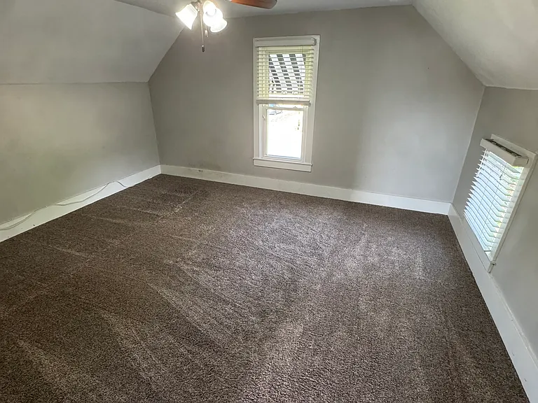 102 SW Walnut St — Photo 26