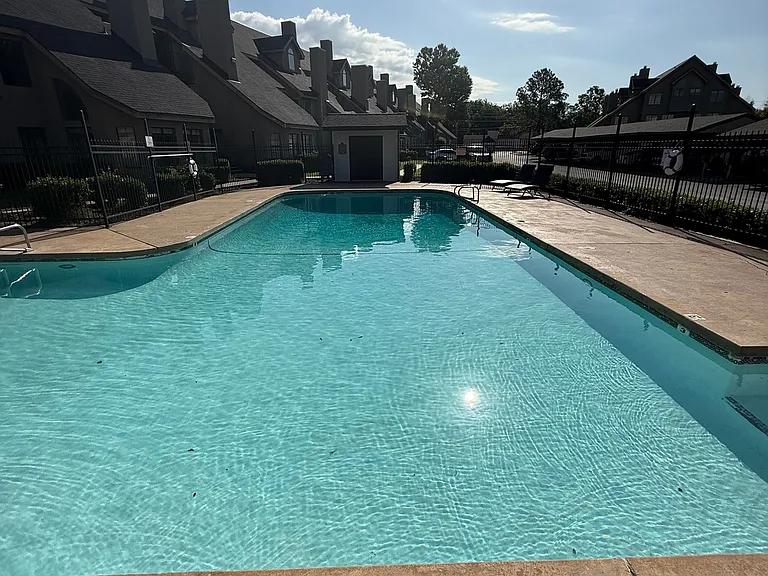 Silver Sands Apartments — Photo 16