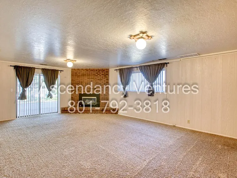 706 Buzianis Way — Photo 11