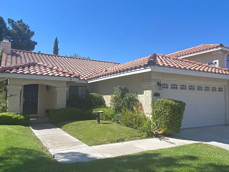 3025 Harborside Dr — Photo 1