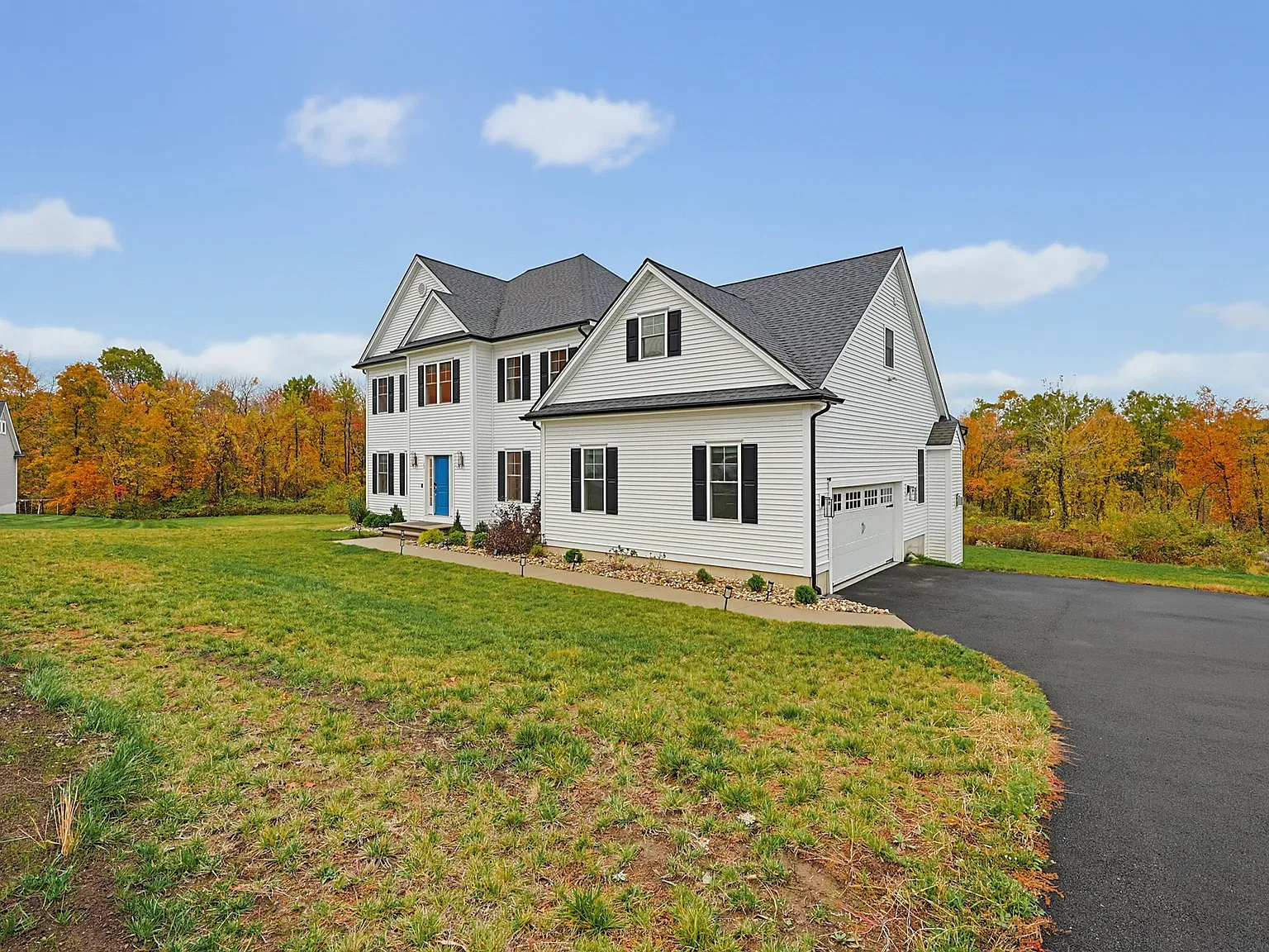 4 bed, 3.0 bath, 3154 sqft, $4,950 — Photo 3