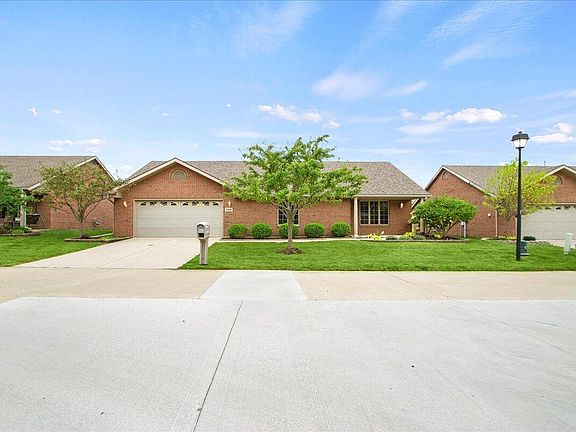 3rd image of 824 Hickory Hill Dr #824