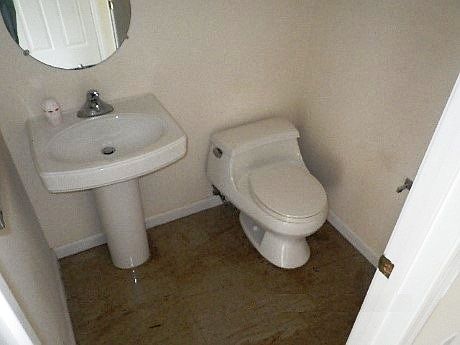 4th image of 10 Emily Ct