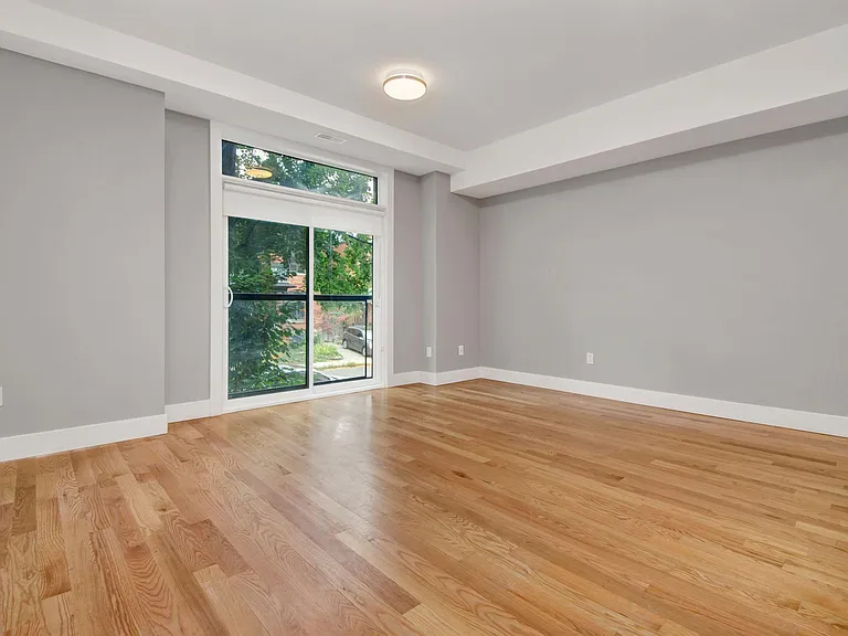 544 Gilmour St — Photo 15