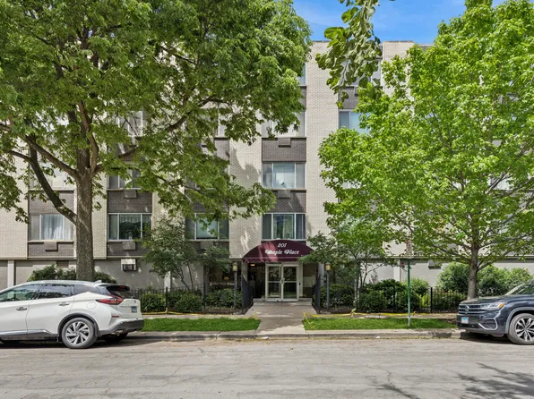 201 S Maple Ave APT 106, Oak Park, IL 60302