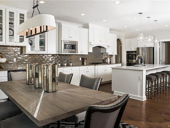 4th image of 9068 Garrison Manor Dr