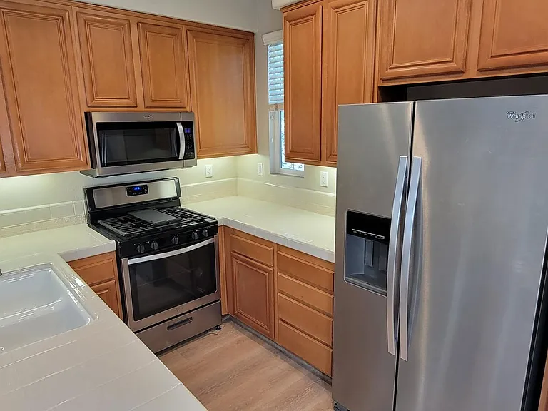 895 Custer Ave — Photo 4