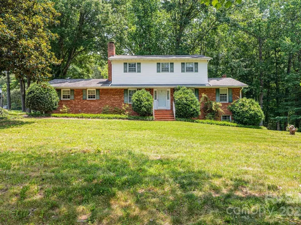 3781 Dover St, Claremont, NC 28610